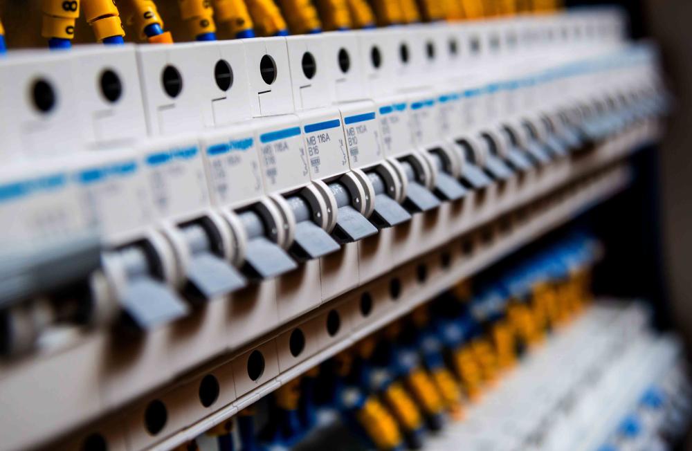 électricien à Momy